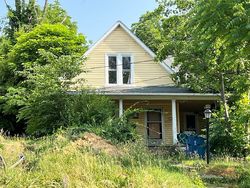 Pre-foreclosure in  MAPLE ST Mount Vernon, IL 62864