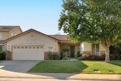 Pre-foreclosure in  CROOKED STICK DR Sacramento, CA 95829