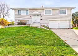 Pre-foreclosure in  W OAKMONT RD Hoffman Estates, IL 60169