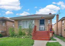 Pre-foreclosure in  W 82ND ST Chicago, IL 60652