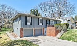 Pre-foreclosure in  STERLING AVE Kansas City, MO 64133