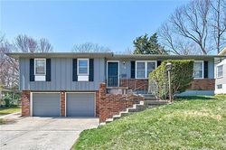 Pre-foreclosure in  STERLING AVE Kansas City, MO 64133