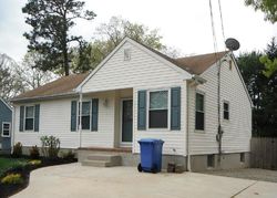 Pre-foreclosure in  VESSEL LN Manahawkin, NJ 08050