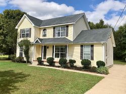 Pre-foreclosure in  SUNCREST DR La Vergne, TN 37086