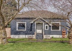 Pre-foreclosure in  NW 3RD AVE Canby, OR 97013