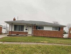 Pre-foreclosure in  PINTO DR Warren, MI 48093