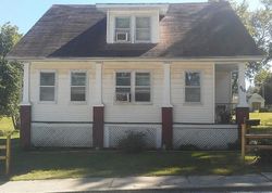 Pre-foreclosure in  E FRANKLIN ST Taylorville, IL 62568