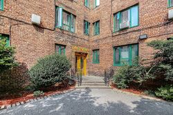 Pre-foreclosure in  METROPOLITAN OVAL A Bronx, NY 10462