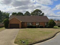Pre-foreclosure in  LAMP POST CT Chesapeake, VA 23325