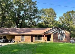 Pre-foreclosure in  HILLTOP RD Memphis, TN 38135