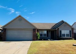 Pre-foreclosure in  S SHAWNEE ST Skiatook, OK 74070