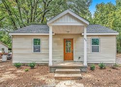 Pre-foreclosure in  PARK DR Statesville, NC 28677