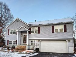 Pre-foreclosure in  BATTLE GREEN DR Rochester, NY 14624