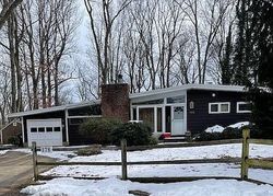 Pre-foreclosure in  PARKVIEW TER Lincroft, NJ 07738