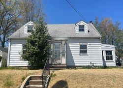 Pre-foreclosure in  MORRISTOWN RD Linden, NJ 07036