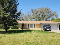 Pre-foreclosure in  S GARFIELD ST Junction City, KS 66441