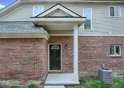 Pre-foreclosure Listing in WOODPARK CIR WARREN, MI 48092