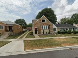 Pre-foreclosure in  RAYMOND AVE Brookfield, IL 60513