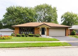 Pre-foreclosure in  PARKSIDE AVE South Holland, IL 60473