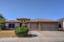 Pre-foreclosure in  N 62ND DR Glendale, AZ 85308