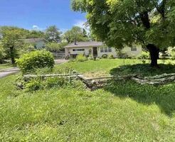 Pre-foreclosure in  STROLLING DR Knoxville, TN 37912