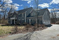 Pre-foreclosure Listing in FEATHER LN NORTH BRANFORD, CT 06471