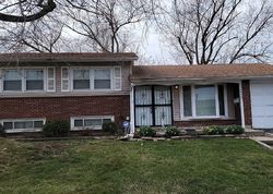 Pre-foreclosure in  GRANDVIEW DR Hazel Crest, IL 60429