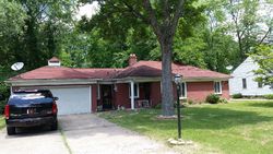 Pre-foreclosure in  8 1/2 MILE RD Southfield, MI 48075