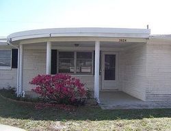 Pre-foreclosure in  ELMWOOD DR Holiday, FL 34691