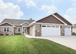 Pre-foreclosure in  CRAB APPLE LN Oshkosh, WI 54904