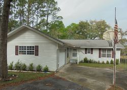 Pre-foreclosure in  SE 56TH ST Ocklawaha, FL 32179