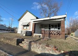 Pre-foreclosure in  WASHINGTON ST Henderson, KY 42420
