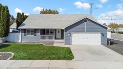 Pre-foreclosure in  W 24TH LOOP Kennewick, WA 99337