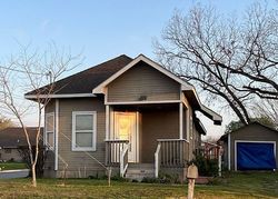 Pre-foreclosure in  E HICKORY ST Denton, TX 76205