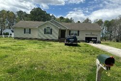 Pre-foreclosure in  OAK TREE DR Mc Minnville, TN 37110