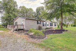 Pre-foreclosure in  COUNTRY WAY LN Bethel, OH 45106