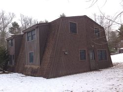 Pre-foreclosure in  CARRIAGE HOUSE CT Hyde Park, NY 12538