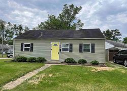 Pre-foreclosure in  E CHIPPEWA AVE South Bend, IN 46614