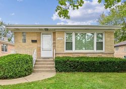 Pre-foreclosure in  MAIN ST Skokie, IL 60076