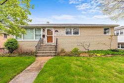 Pre-foreclosure in  70TH CT Tinley Park, IL 60477