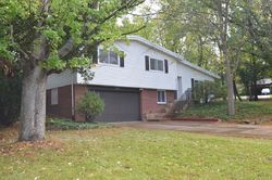 Pre-foreclosure in  VALLEY RD Rockford, IL 61107