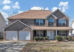 Pre-foreclosure in  KENTWOOD SPRINGS DR Hampton, GA 30228