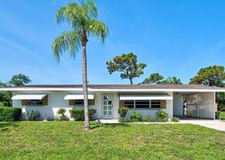 Pre-foreclosure in  BANYAN DR Venice, FL 34293