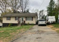 Pre-foreclosure in  WEXGATE RD Knoxville, TN 37931