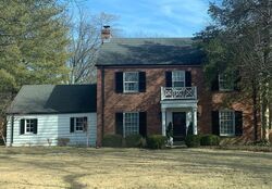 Pre-foreclosure in  BERKLEY LN Saint Louis, MO 63124