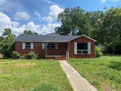 Pre-foreclosure in  8TH AVE Mobile, AL 36611