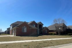 Pre-foreclosure in  HAMLIN LAKE DR Macomb, MI 48044