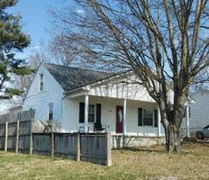 Pre-foreclosure in  MAPLEWOOD AVE Springfield, KY 40069