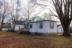 Pre-foreclosure in  W IOWA ST Oblong, IL 62449