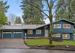 Pre-foreclosure in  SW VILLAGE GLENN DR Portland, OR 97223